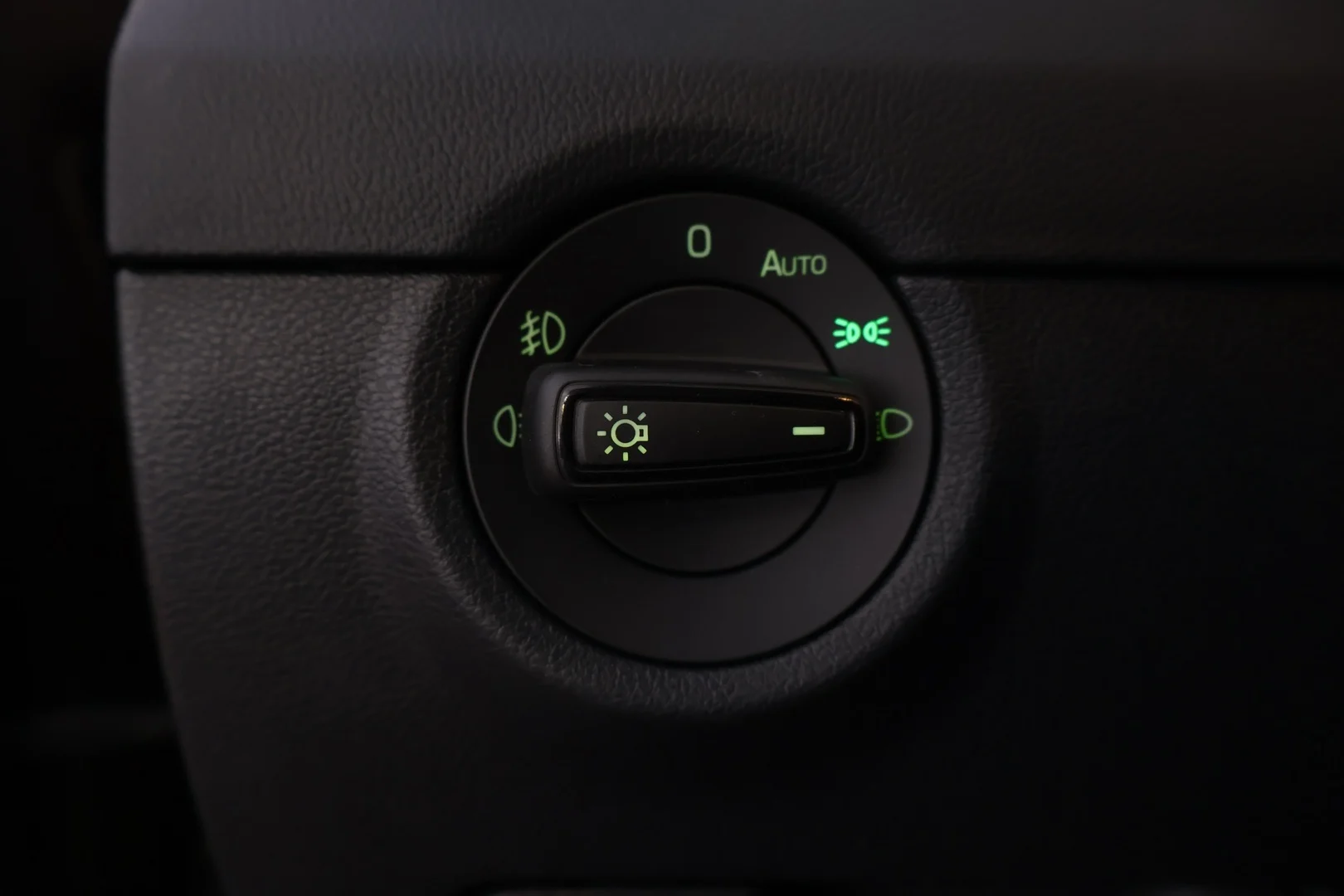 Car Image - 3wrO0wDRWv4ysyW56UTIvJ