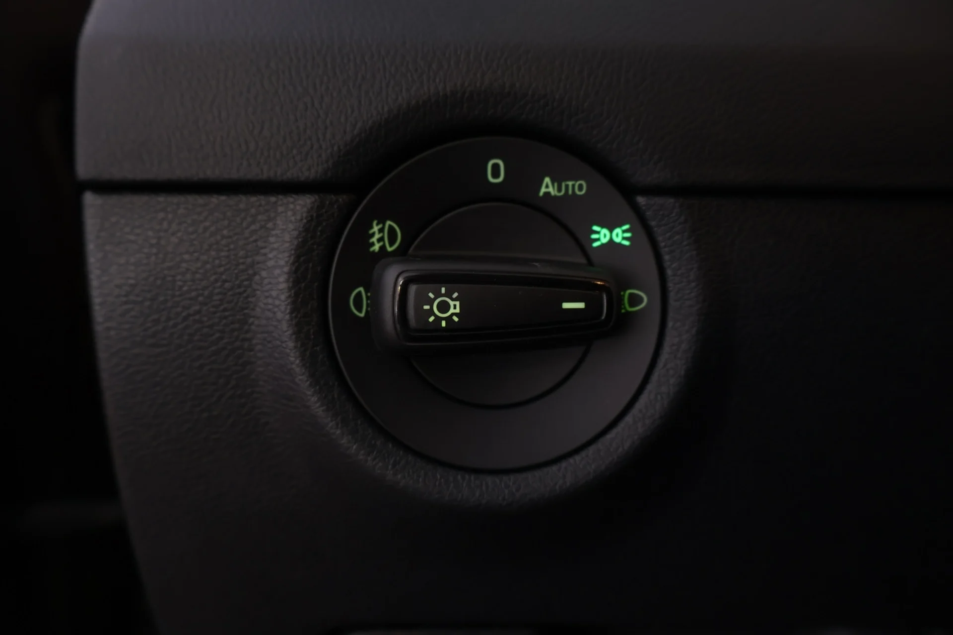 Car Image - 3wrO0wDRWv4ysyW56UTIvJ