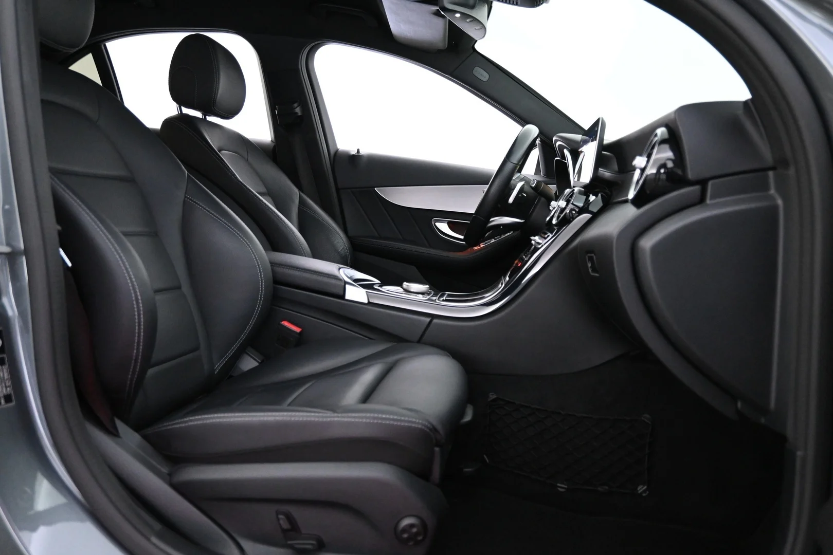 Car Image - Bq1fXrroIwiYVLooQUcrj