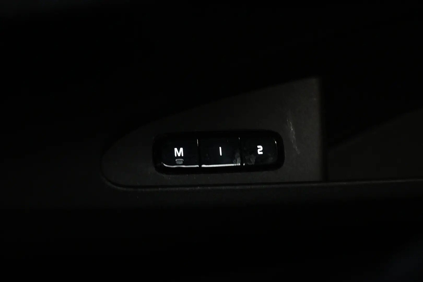Car Image - 2FLPz800I17BvtVQLwegW3