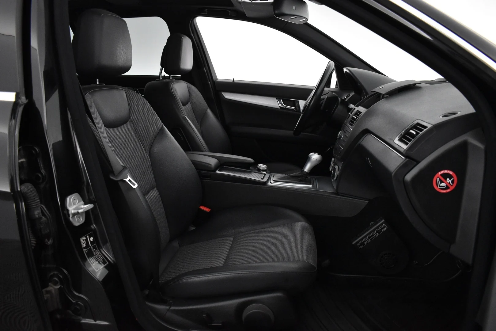 Car Image - 44ZbySEl7xmF8zj8t18bZp