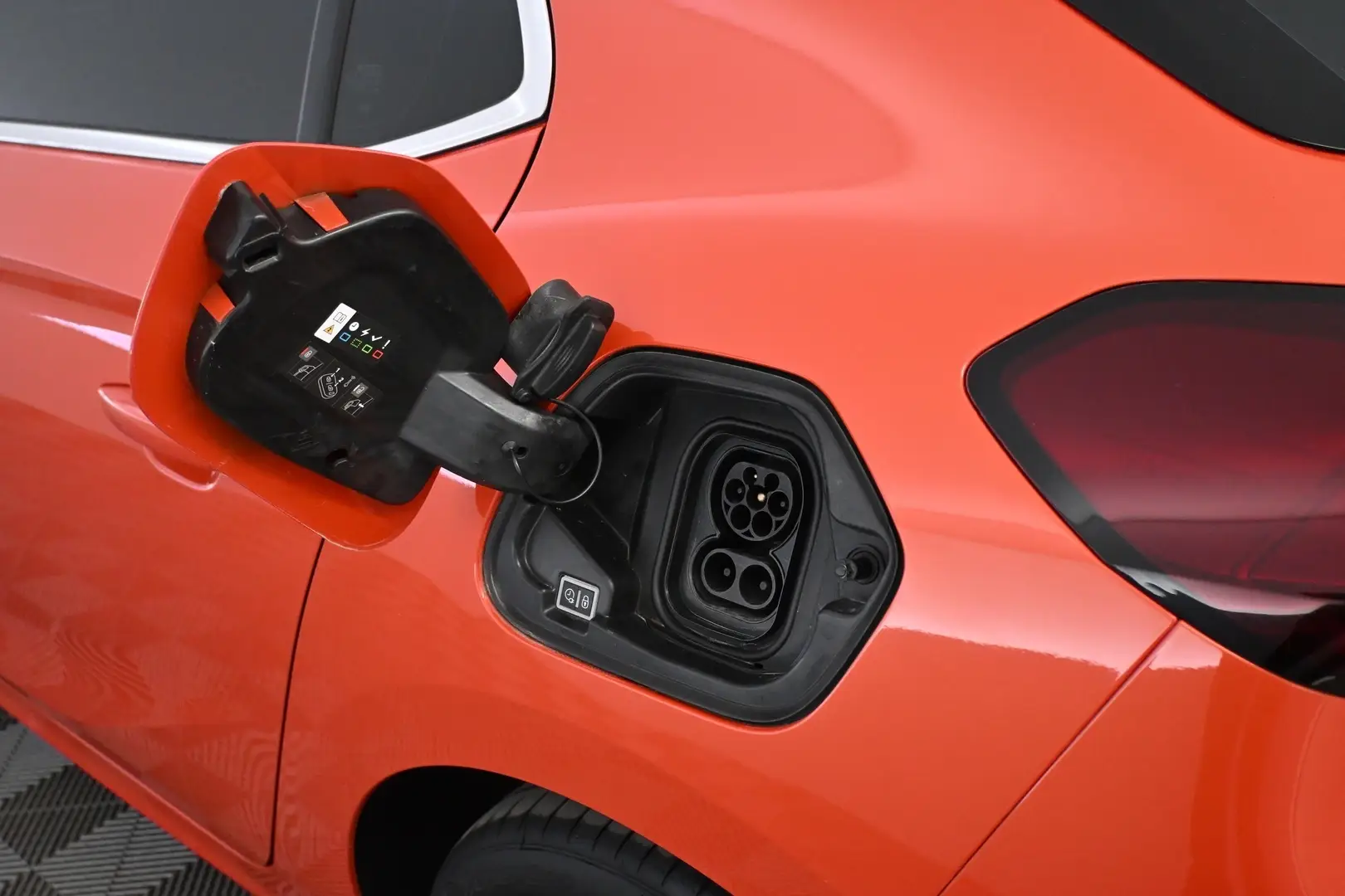 Car Image - 18XIqDCMN6yVPrFv7ybYKy