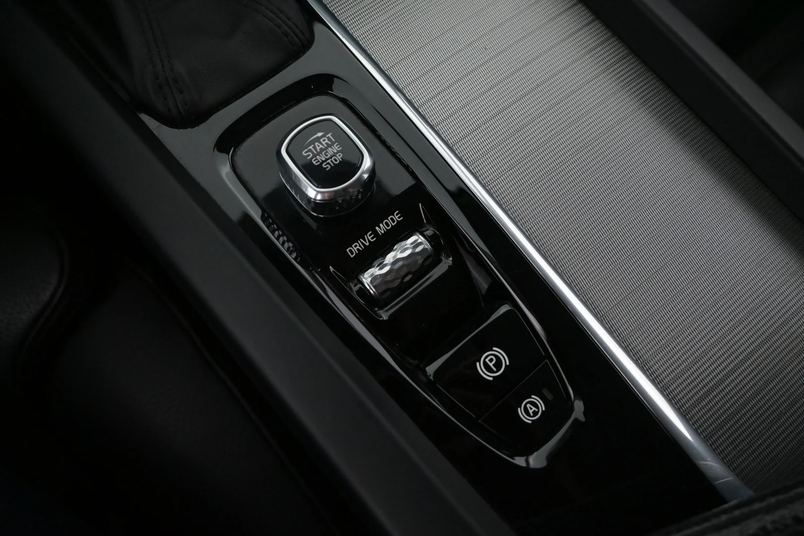 Car Image - 3a0JDmYQ66mCryKzmQ0sws