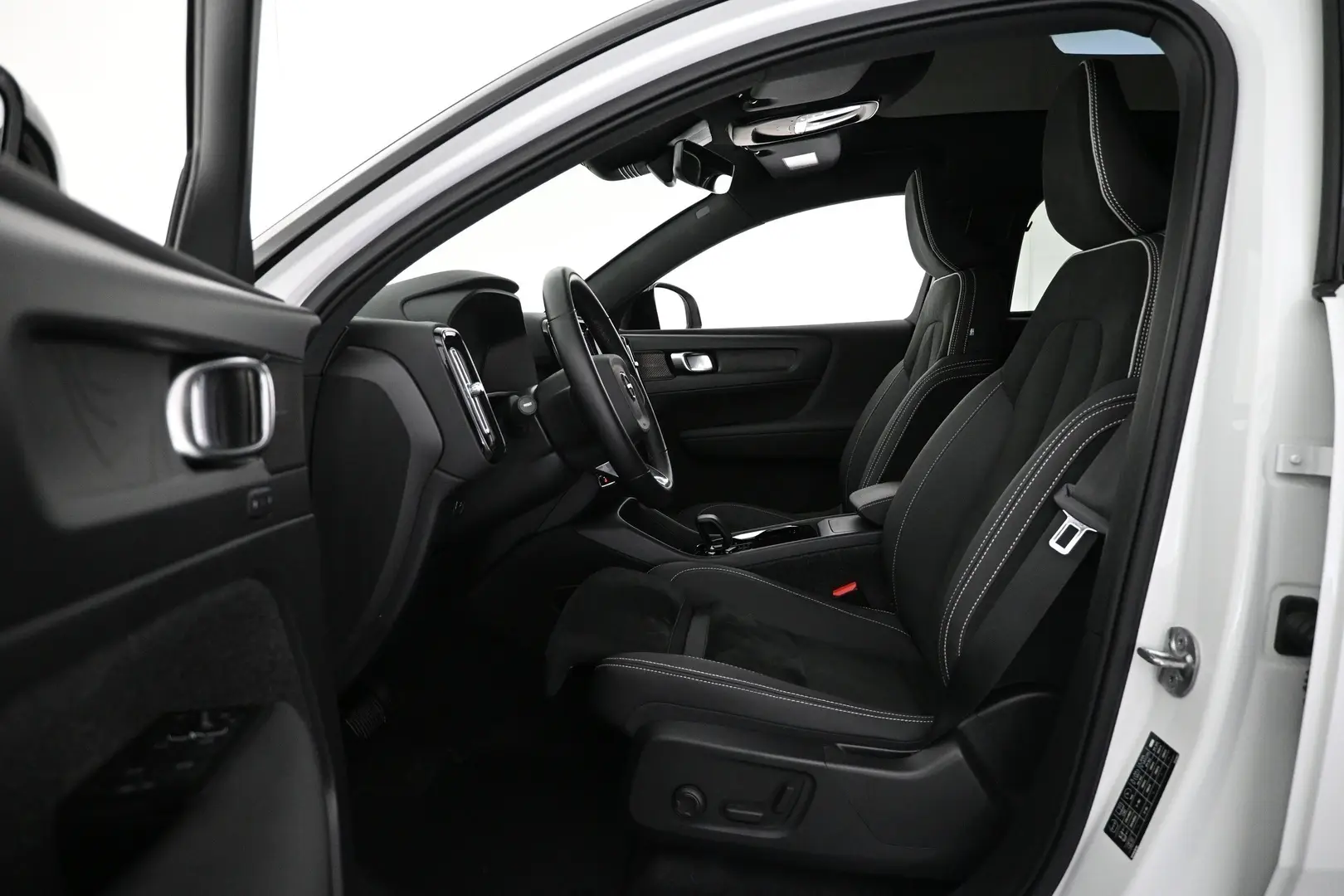Car Image - 44qCzA8rte3ESzSttgGVId