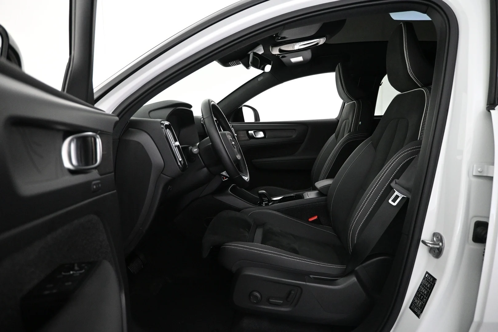 Car Image - 44qCzA8rte3ESzSttgGVId