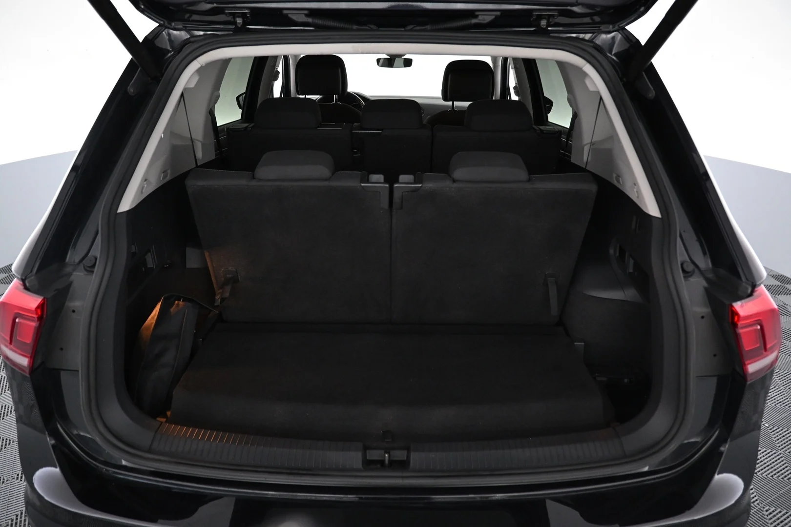 Car Image - wnRnwmLRUi474UGRr151J