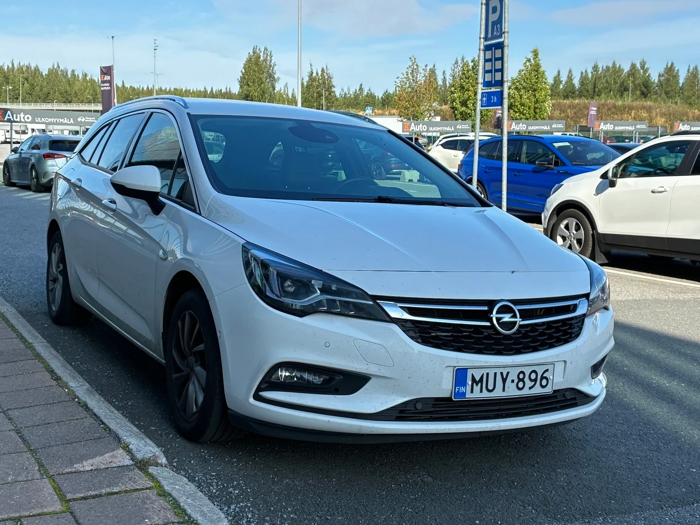 Car Image - 3R0UEXx13rMWtByf9s8rtc