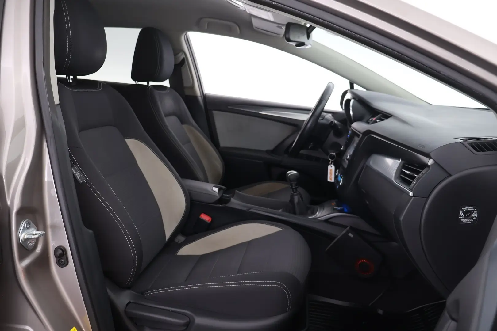 Car Image - 4oCx1q0hn2Om676KLyWuLw
