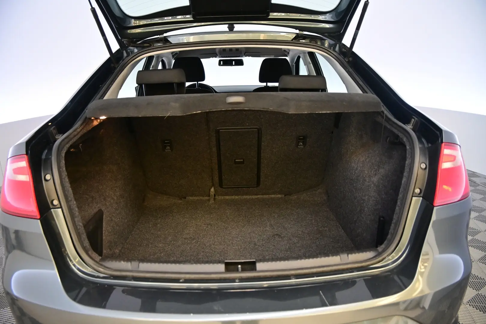 Car Image - 1gam6E0r478Z84i9skrd0e