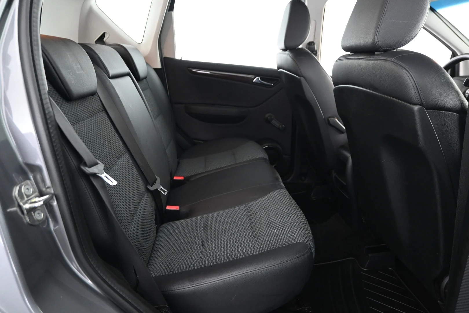 Car Image - 7gXQlnPCpHsisZT15Xvv3