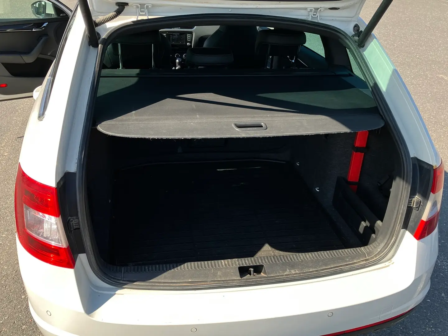Car Image - 5E58hkcFVLXXMlonbmXA0n