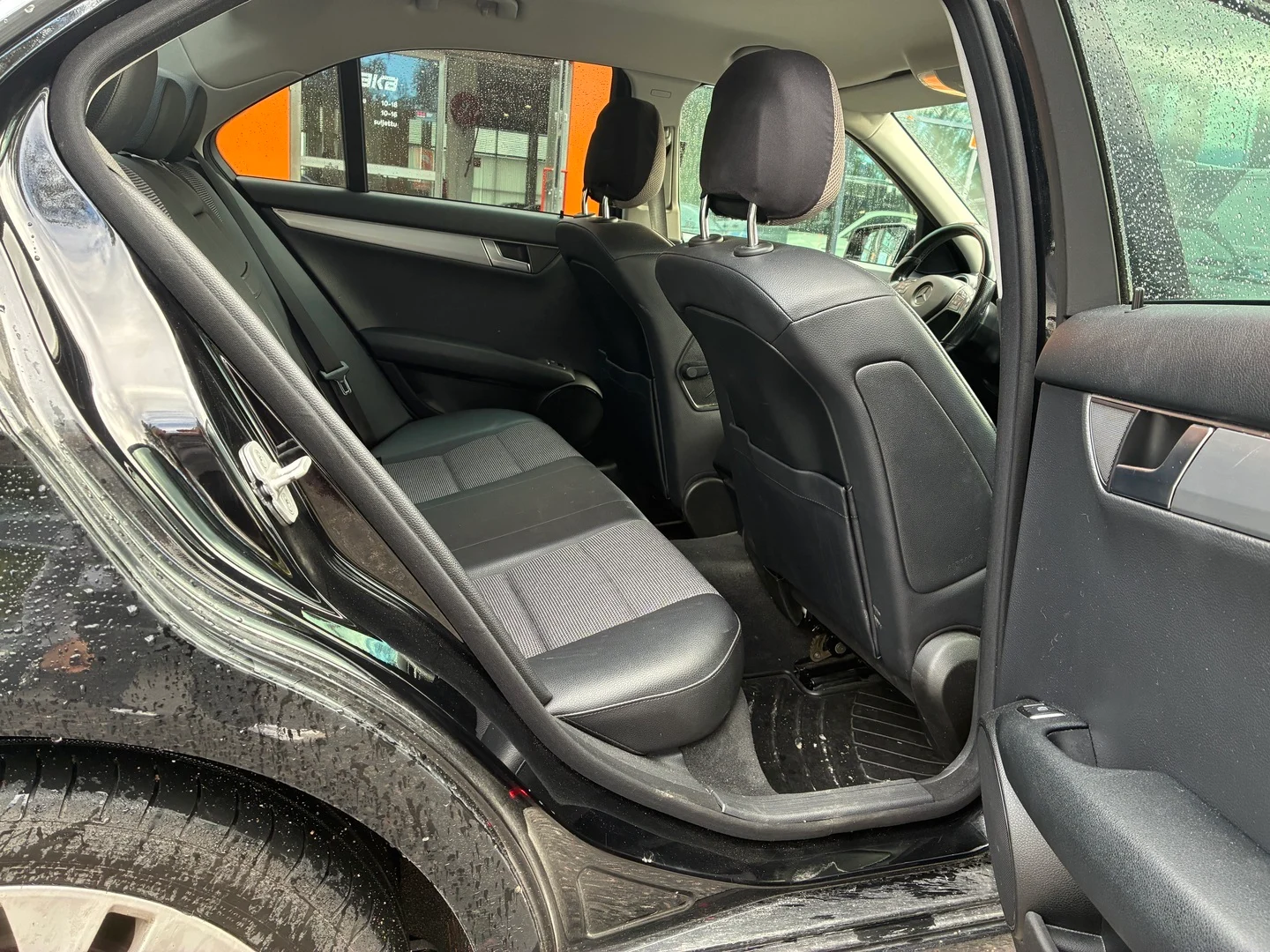 Car Image - 3PtrL8YMD5yzraI6gcfJ5a