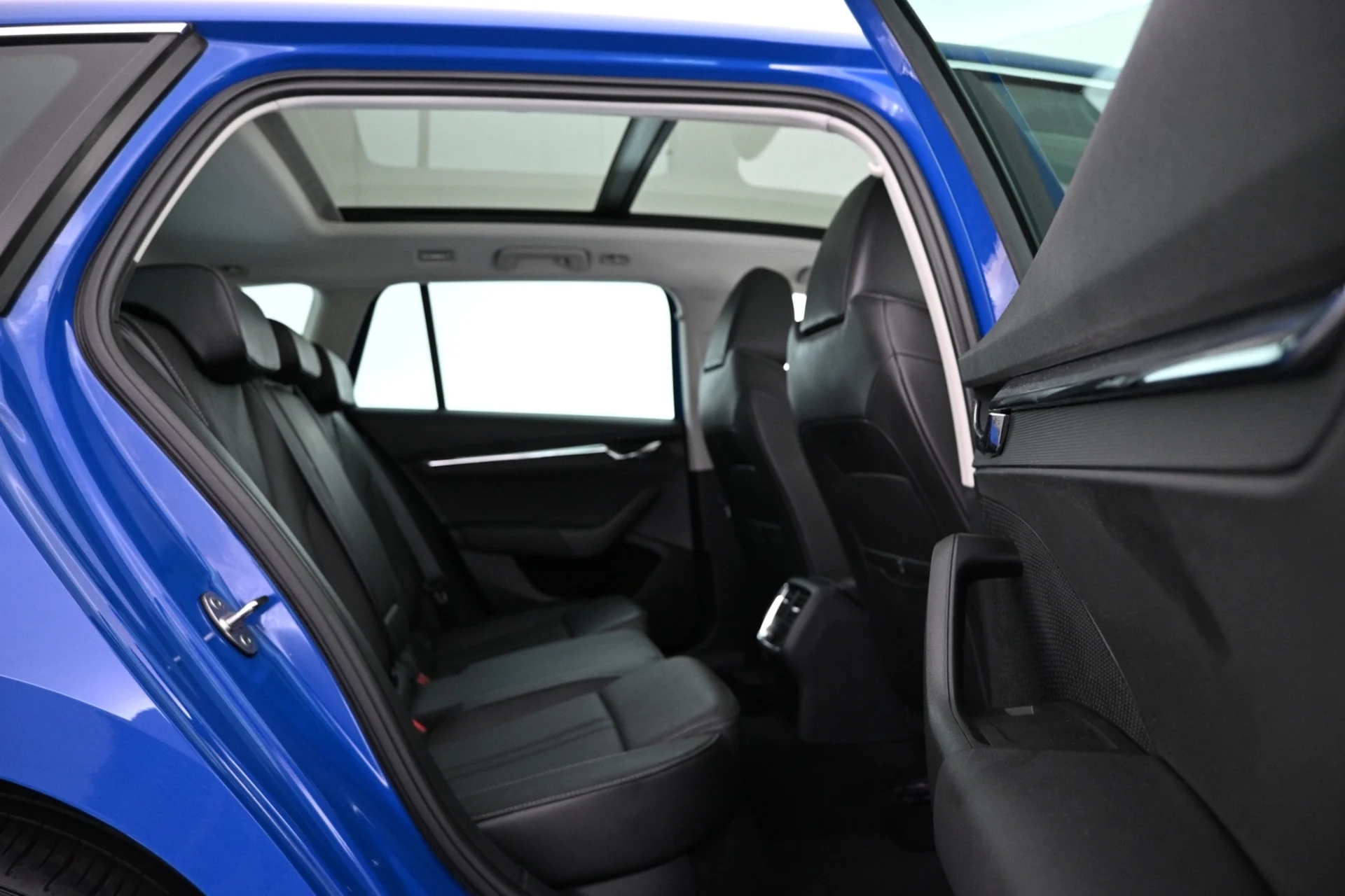 Car Image - 6clsR656LtBQvBN6nY3UTJ