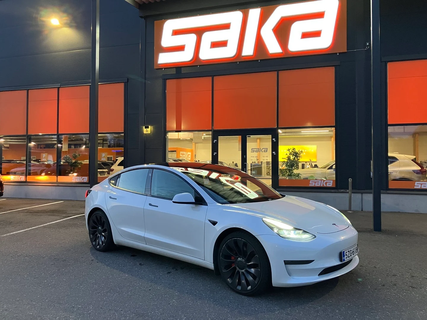 Car Image - 5lQyqKJog49WpmxFa0q96P