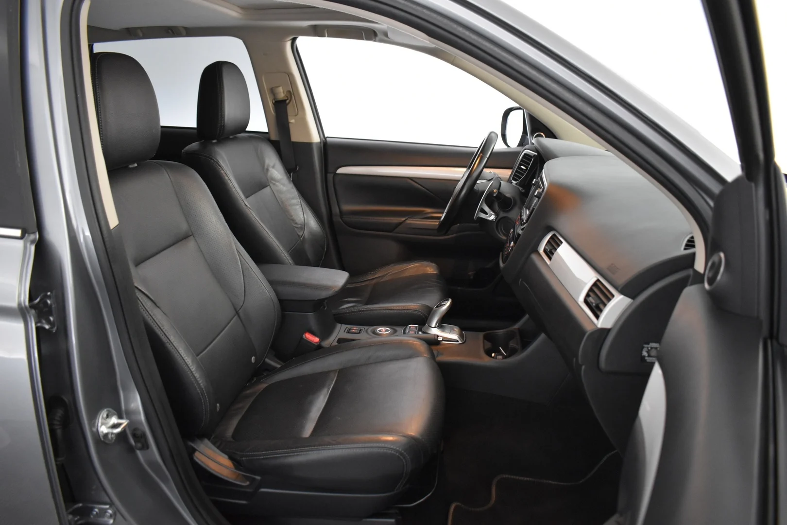 Car Image - 4SoSFcNNchMV488OR9hhLu