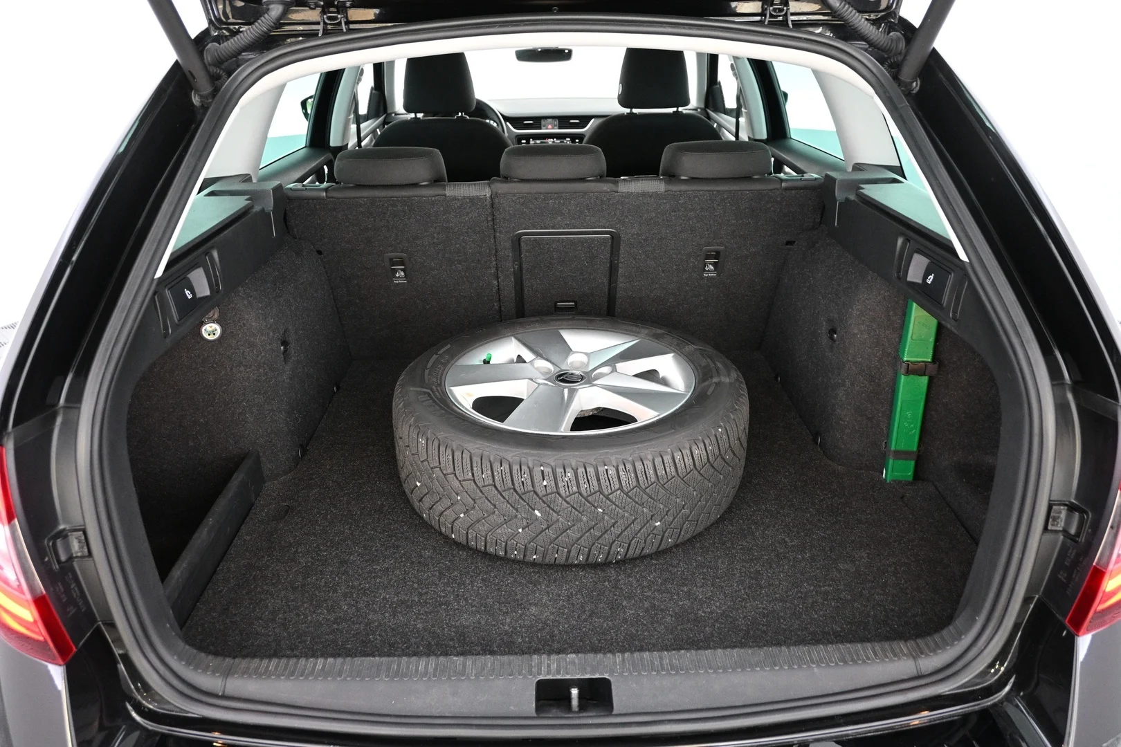 Car Image - 676NlTsuJw5zMGHgXHCWrV
