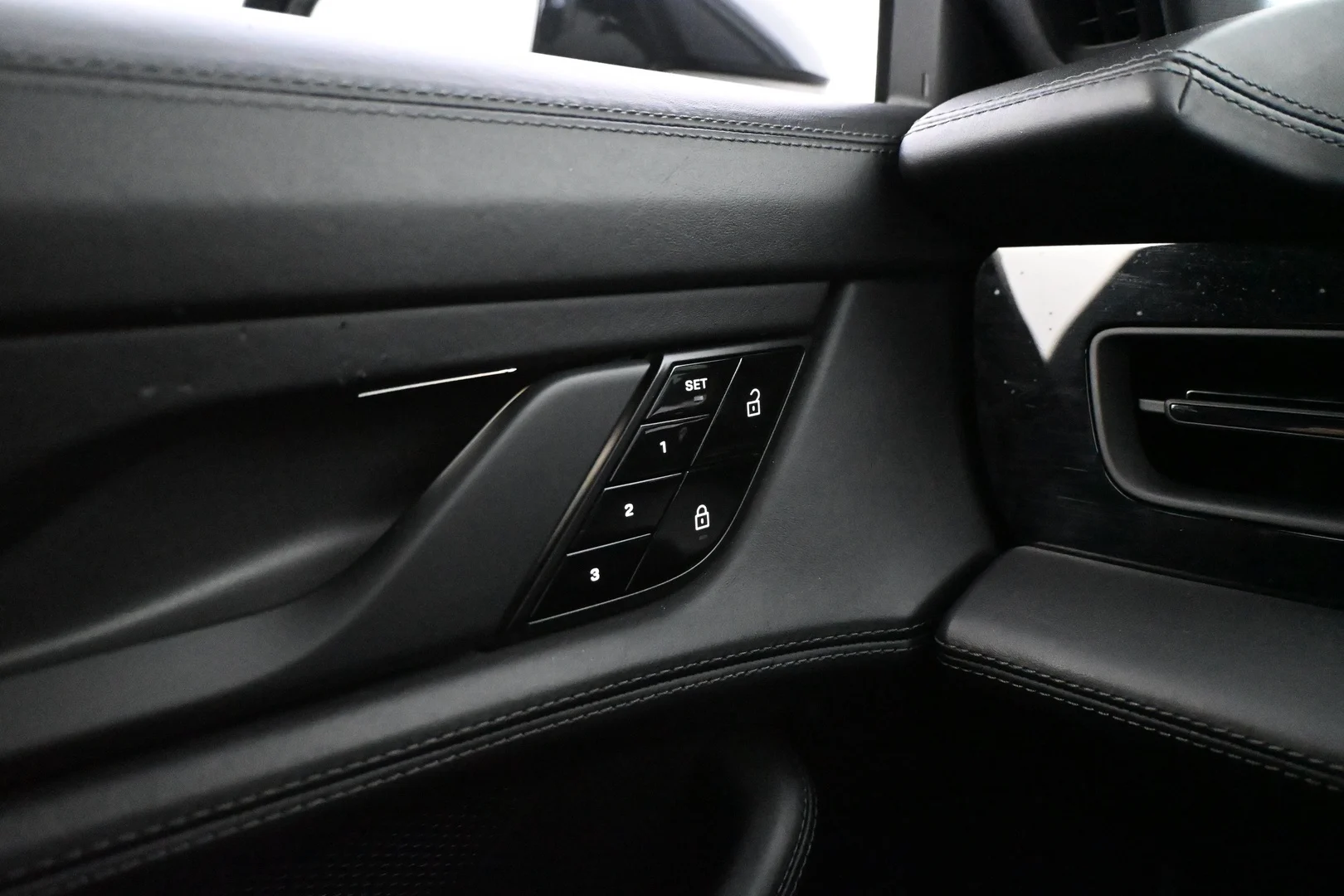 Car Image - 4RvPWF6d7k8J0zqOx9rwLX