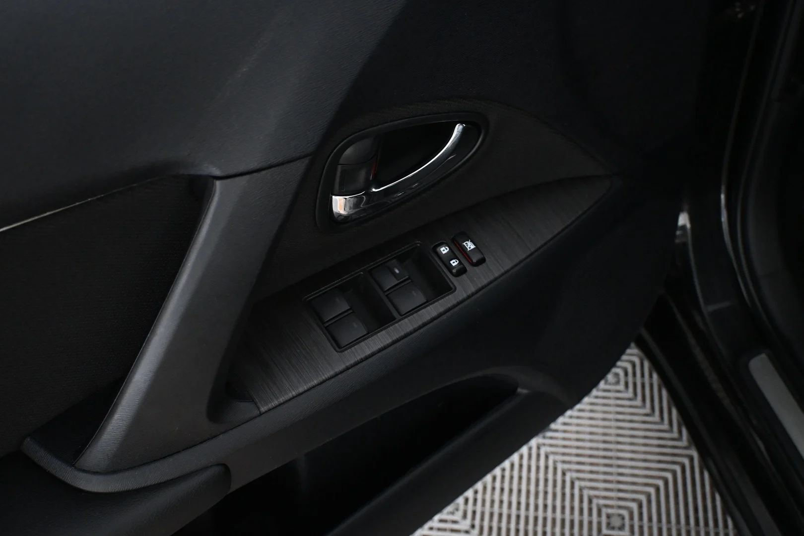 Car Image - 3GlfH0pEPa9gf5KcBsX9vY