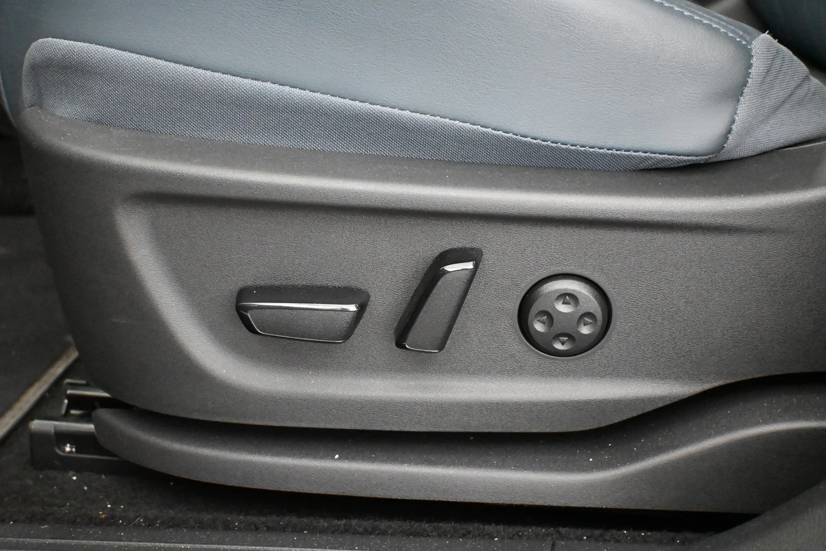 Car Image - 22JeBtsnUKRxF4LF5M73Lr