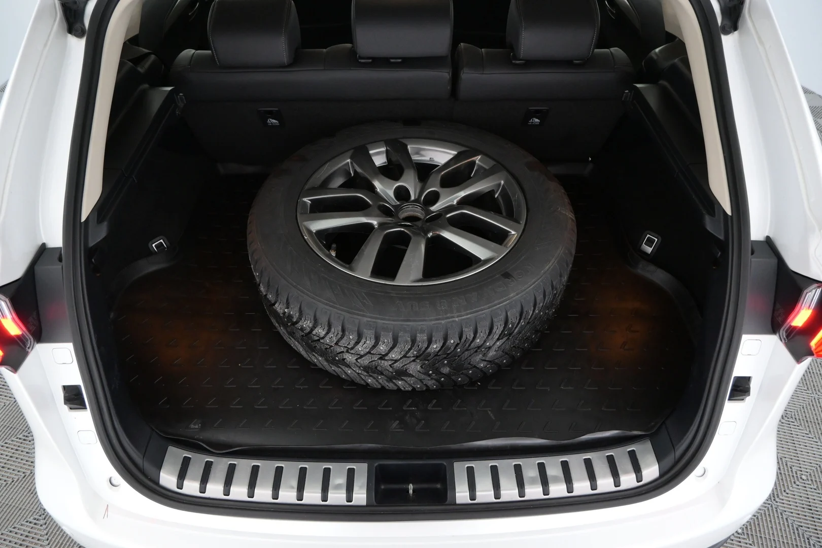 Car Image - 3XAjmnXIXb70lGzeuPVPr9