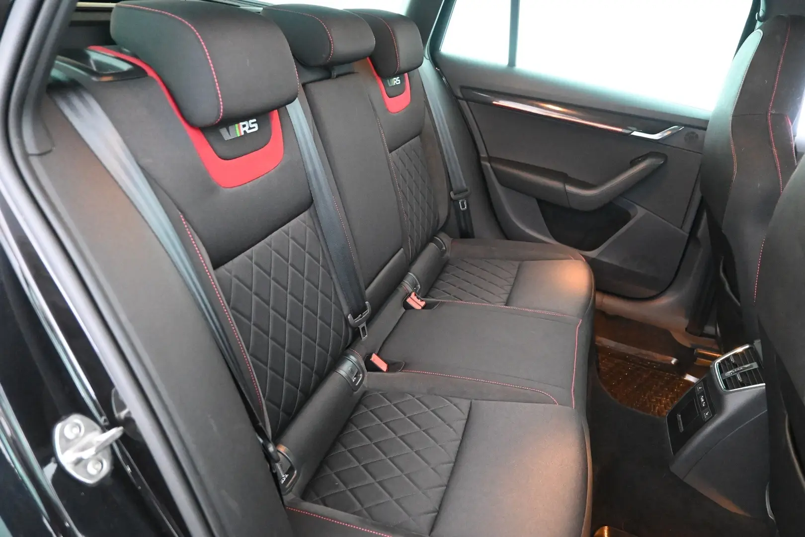 Car Image - 5UVbcaZhArwFn9jHhlNek5