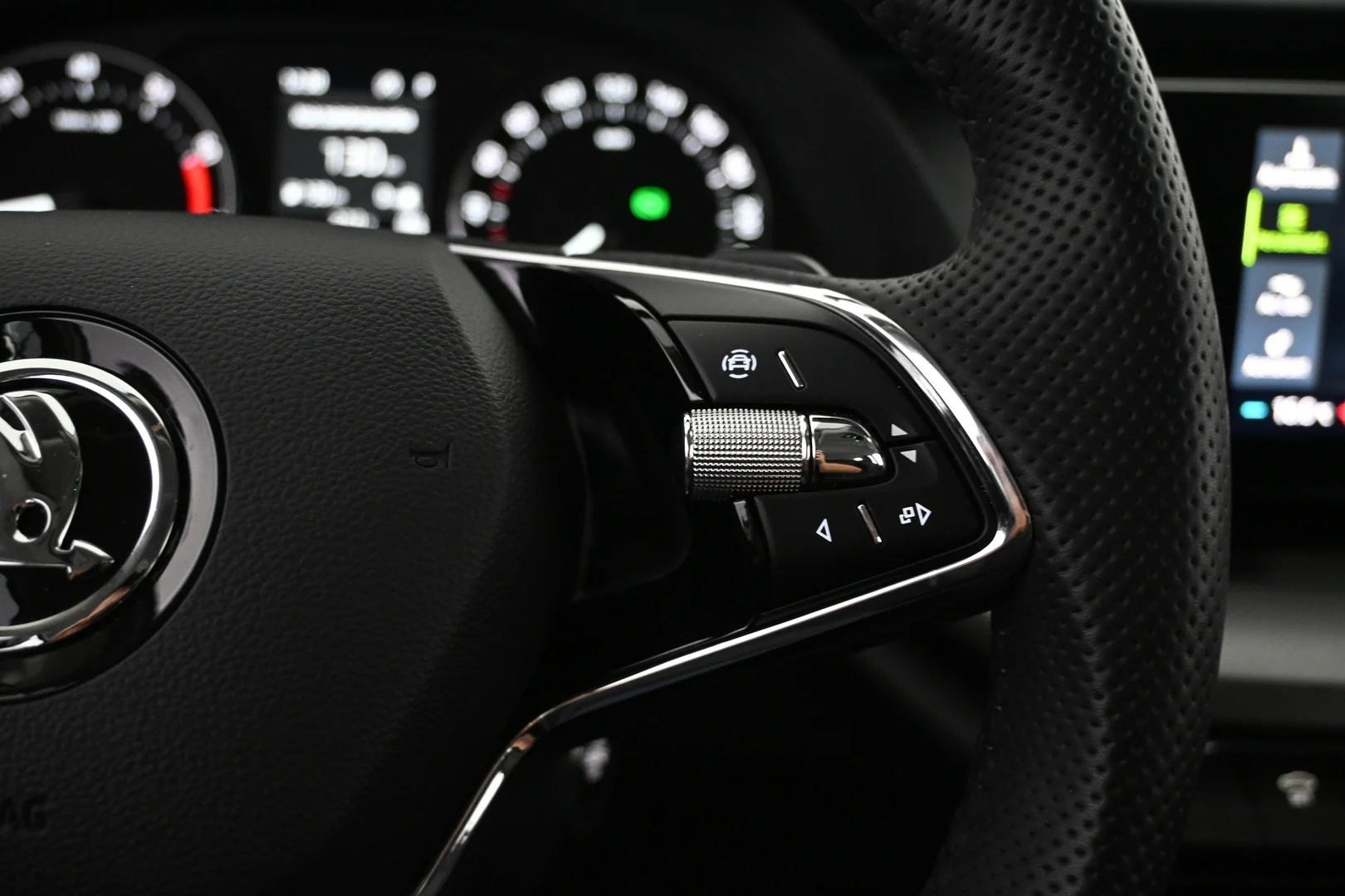 Car Image - 4A81ZQ6RdR49tC1d88cnDQ