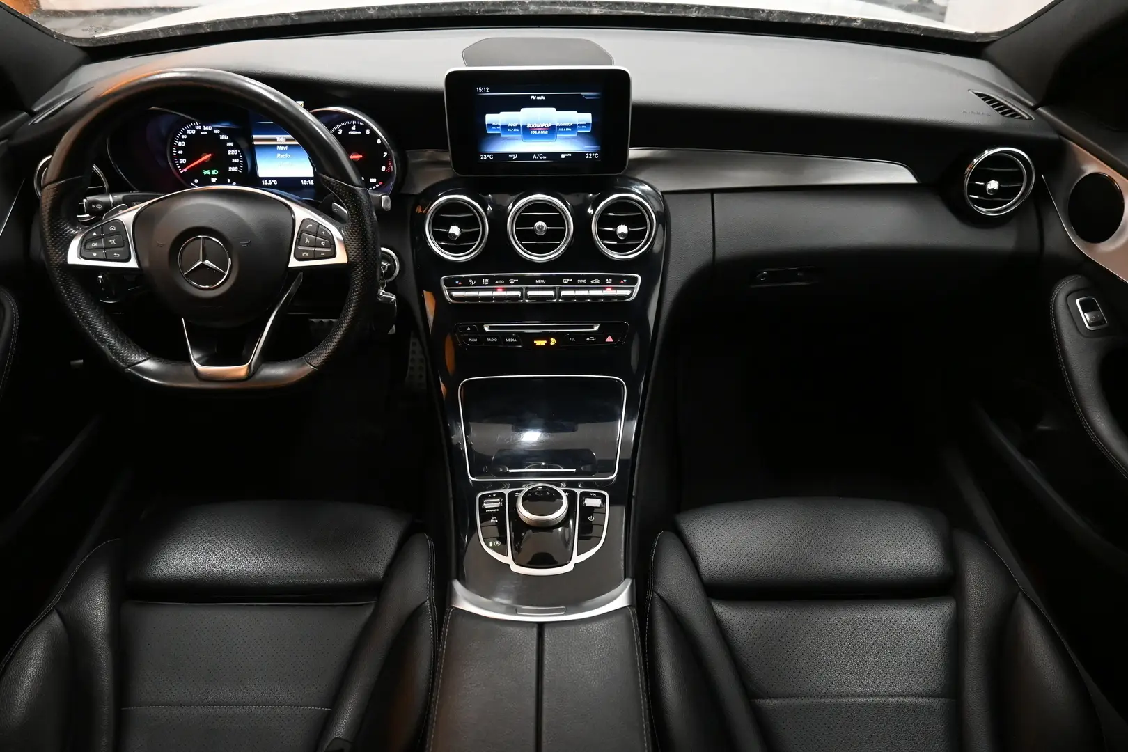 Car Image - 6oa2PnSgcKn8XiIgQU6WJO