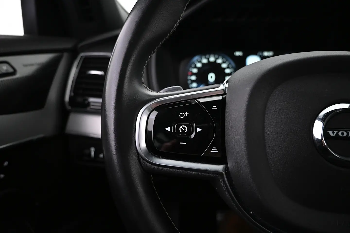 Car Image - 3vTpLUO9CXhuJhwWhlcQRe