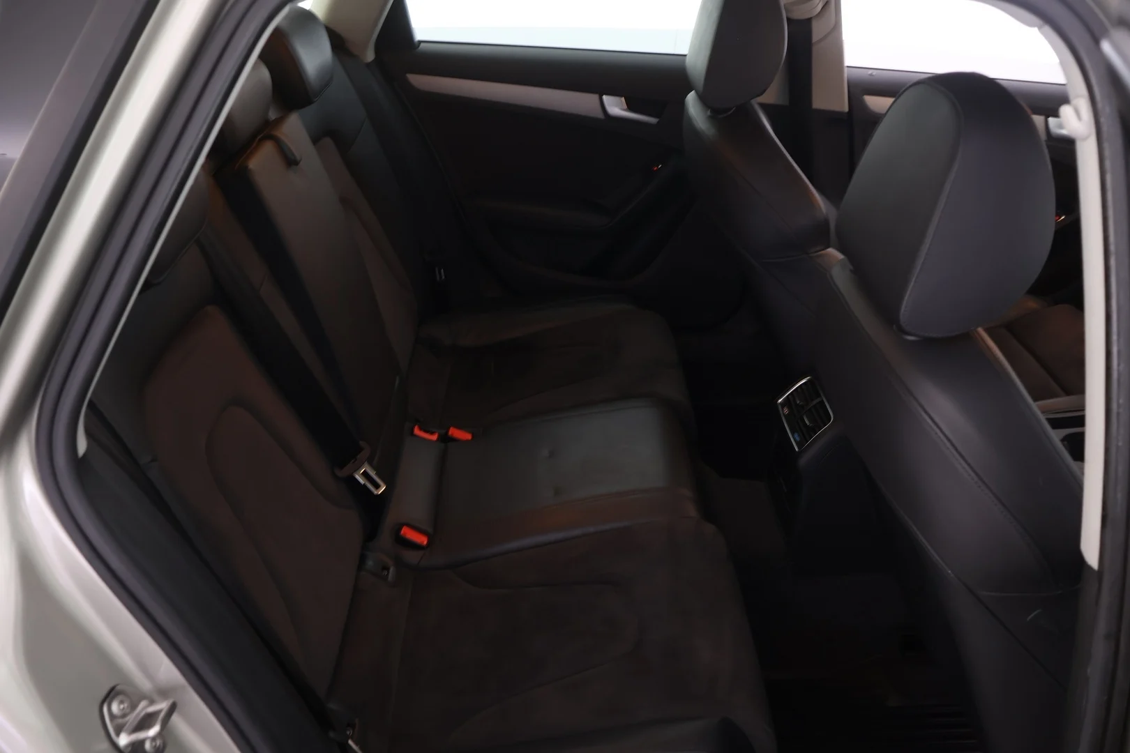 Car Image - scaeU4us1dGkNMtWL3vbn