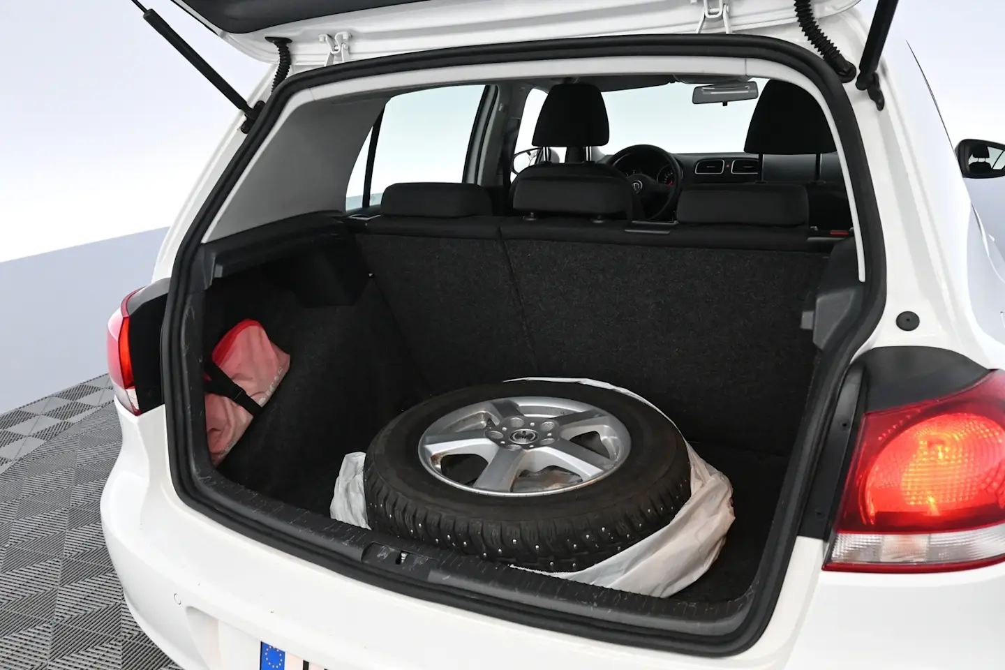 Car Image - 4PUjTZkG06DD75cKPM4Upr