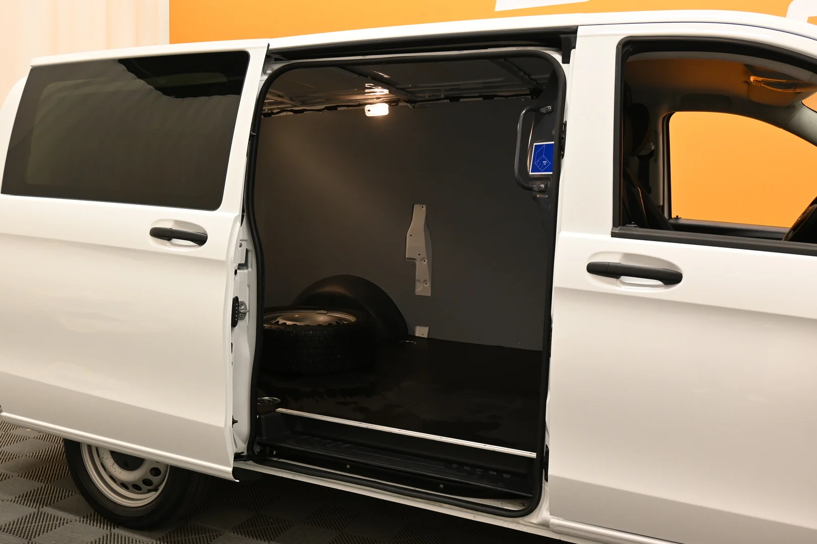 Car Image - 2Q3iFEZdAEeEGjfIf0L535