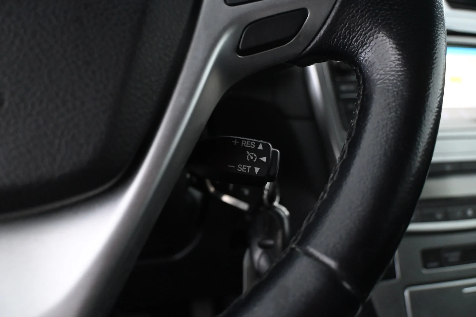 Car Image - 1NjIemOTeLSmUeL9CE1dx1