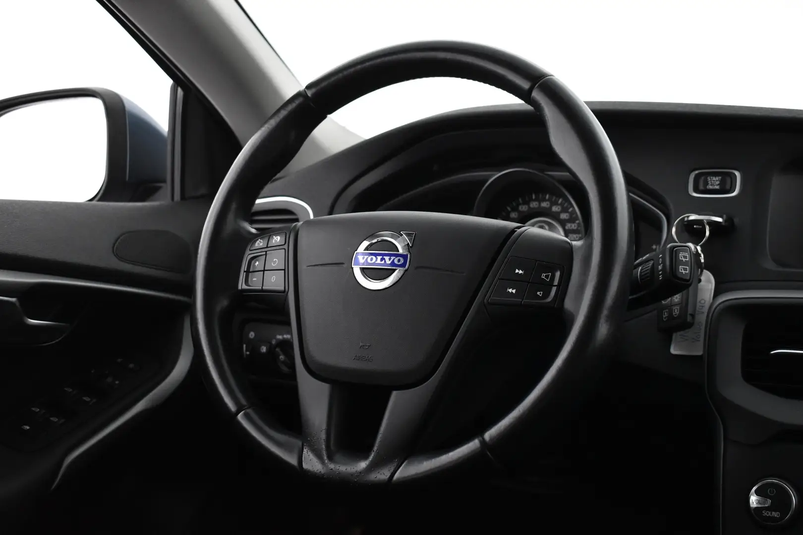 Car Image - 4XdKZnLI9bzWw1k1FE8D3d