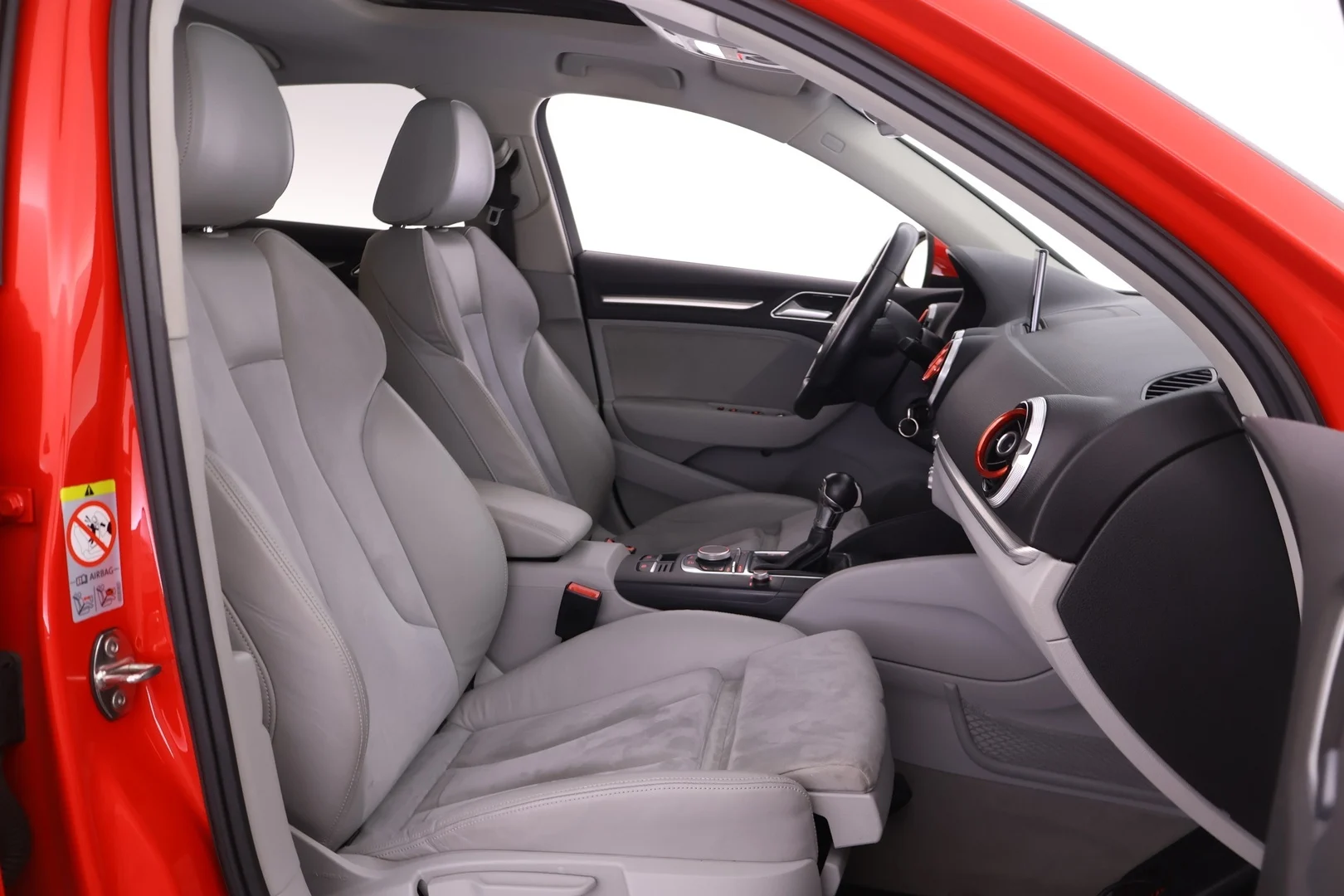 Car Image - 6xAT6YSsEc29Y8U9NRMmv9
