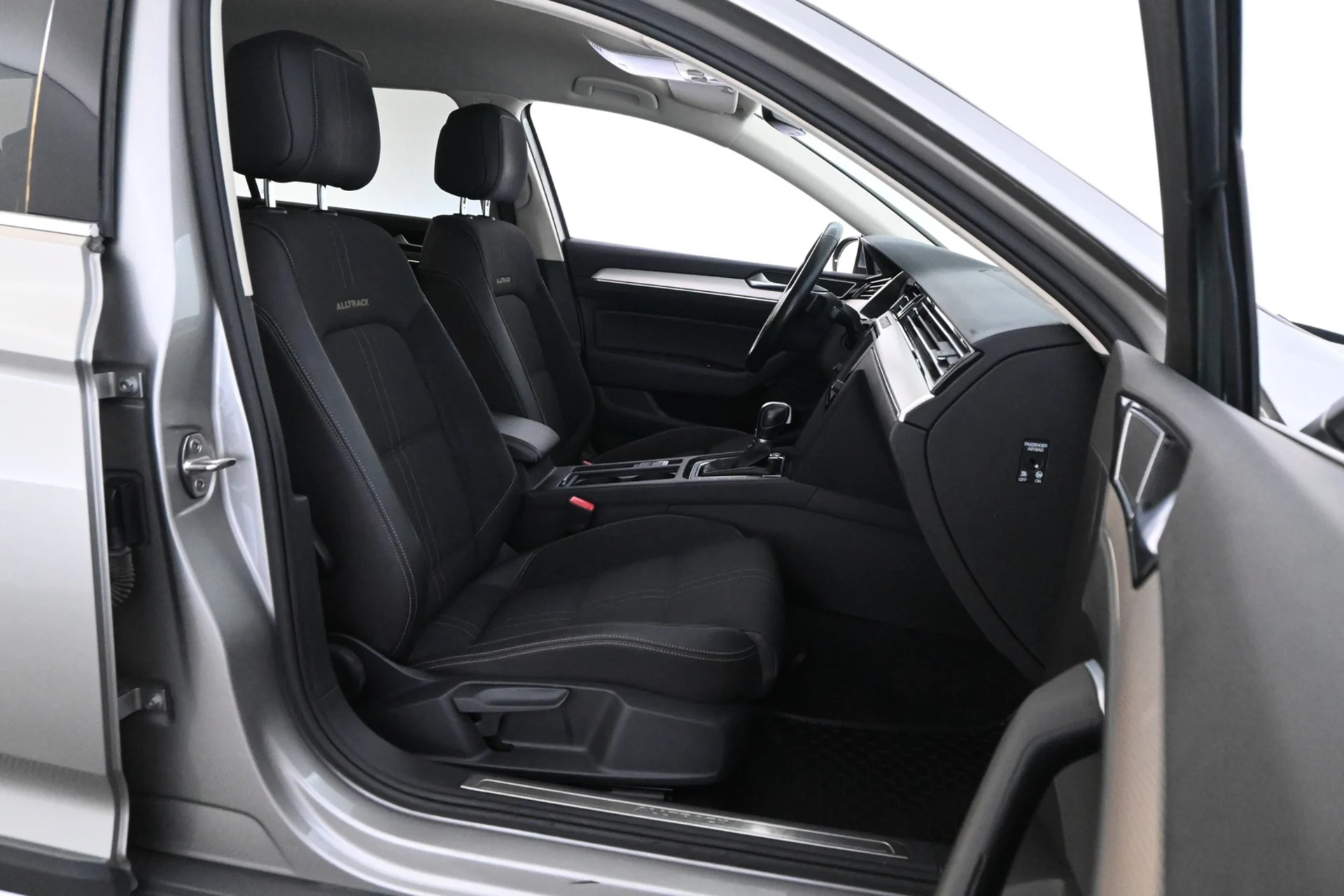 Car Image - 54G2nNgvjHFLY3zfU1SKrf