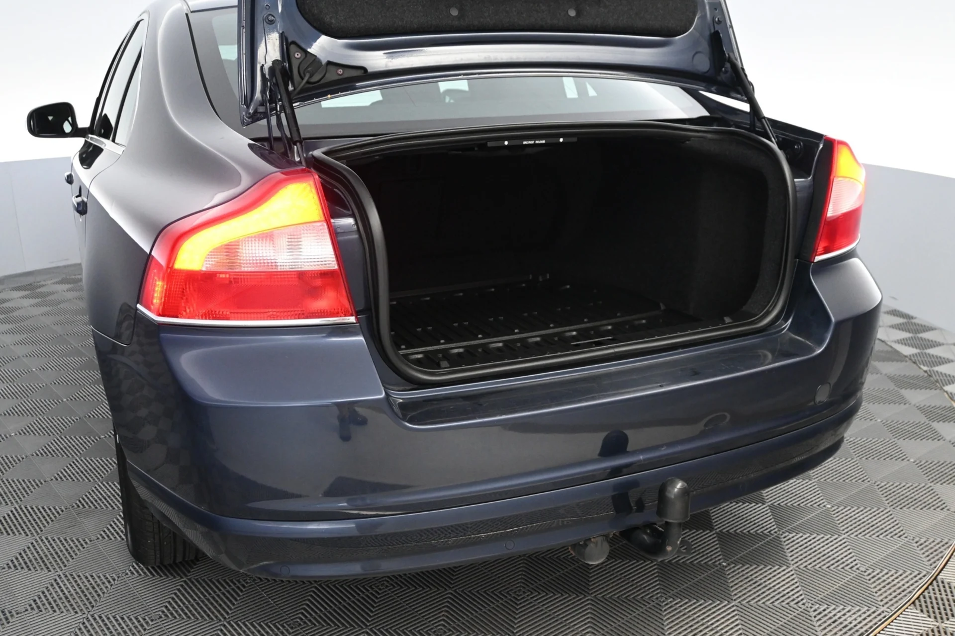 Car Image - 4nFgdzvwSioOooJYuk9nPu