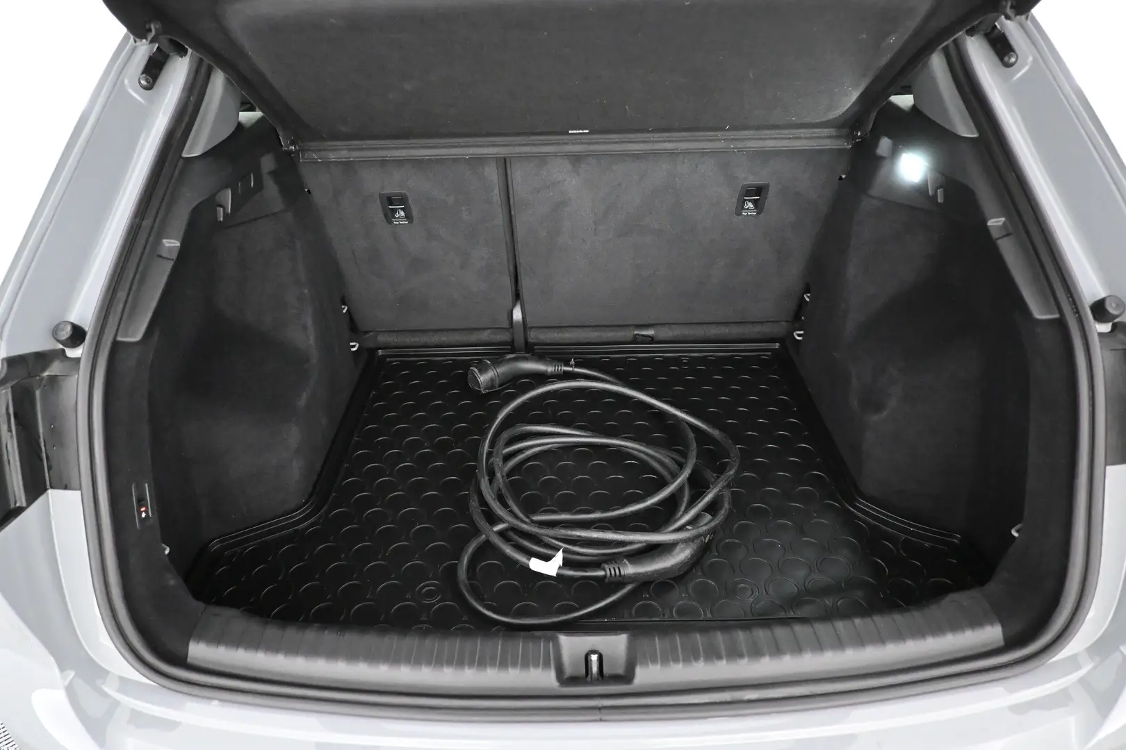 Car Image - 4zA6lbO5xYc18OSZOjR8Zv