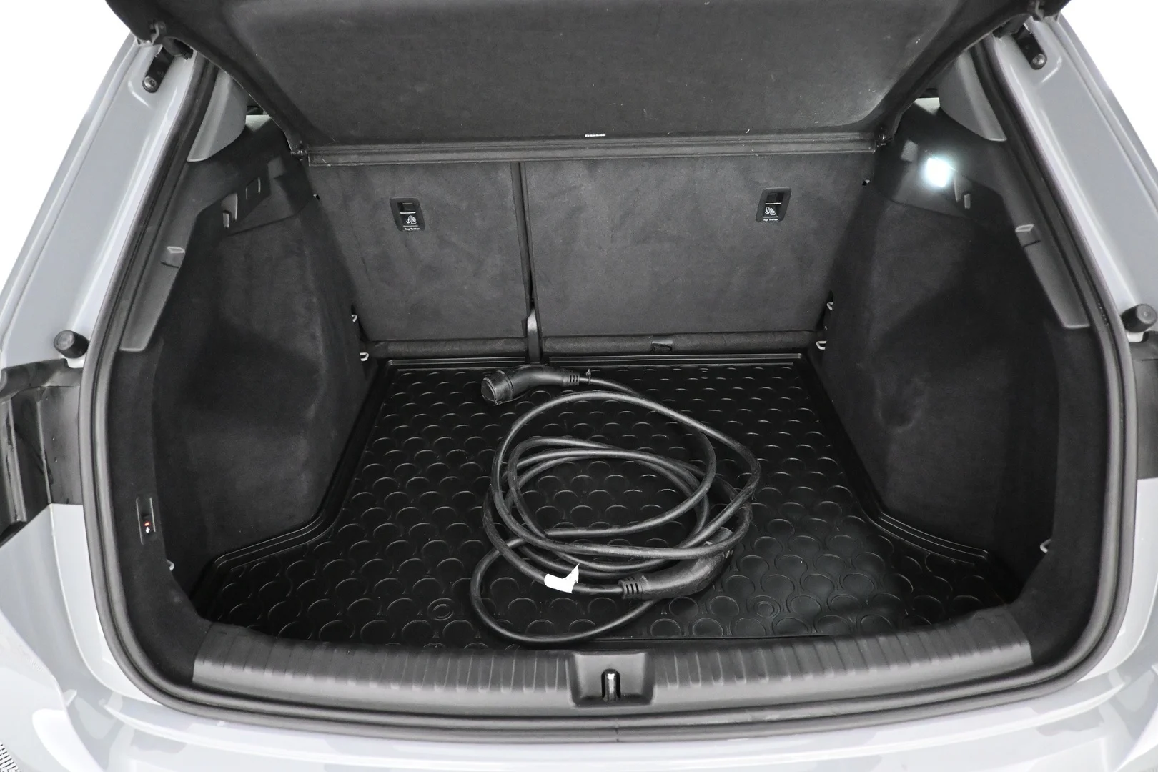 Car Image - 4zA6lbO5xYc18OSZOjR8Zv