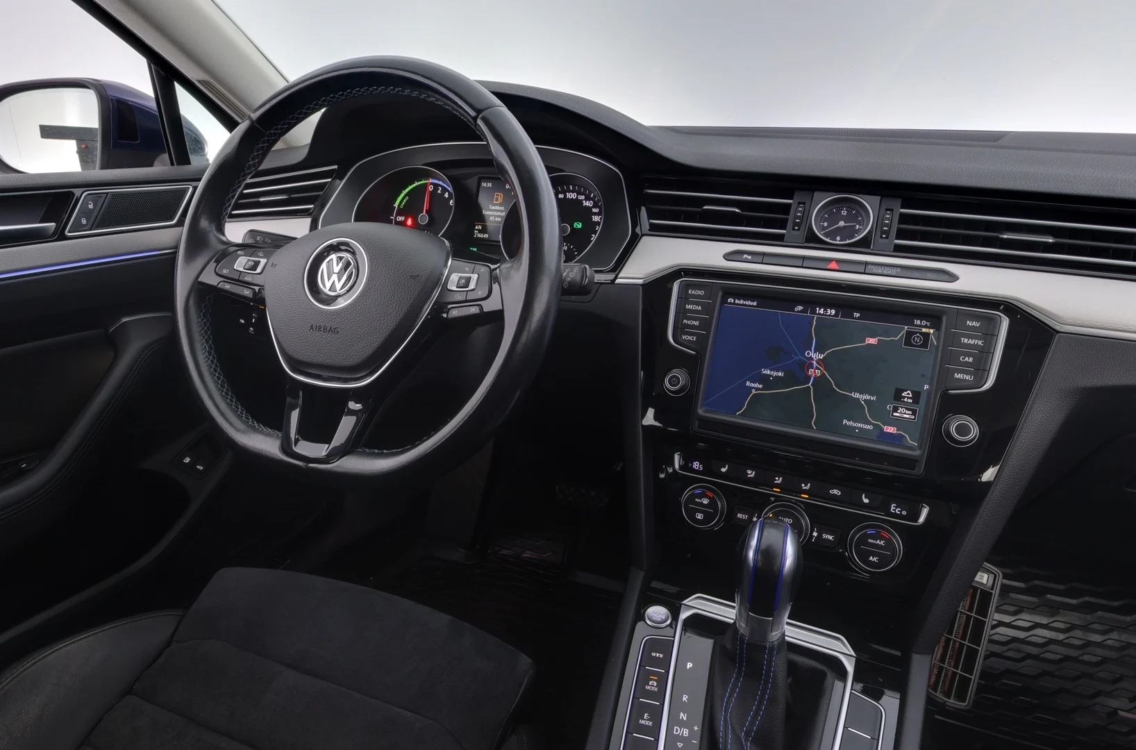 Car Image - 20jC8HIWpMq3UjsmuJ3lGT