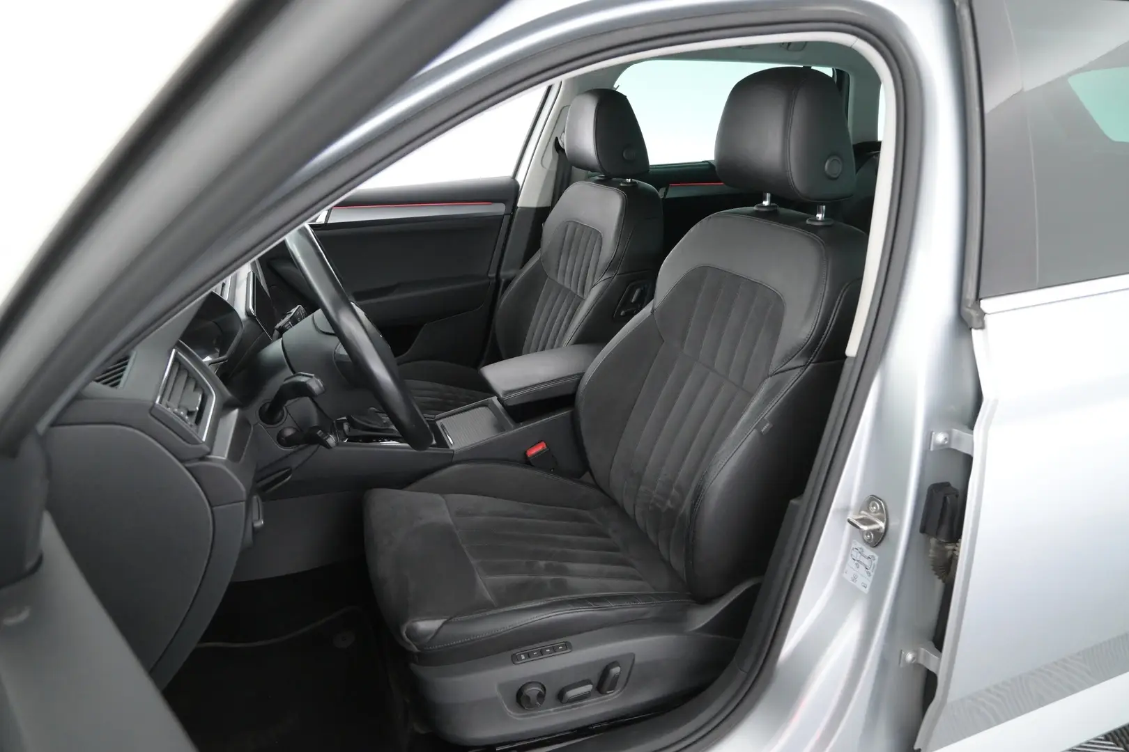 Car Image - 10NYLuMF3T2dVnSkDqeNfB