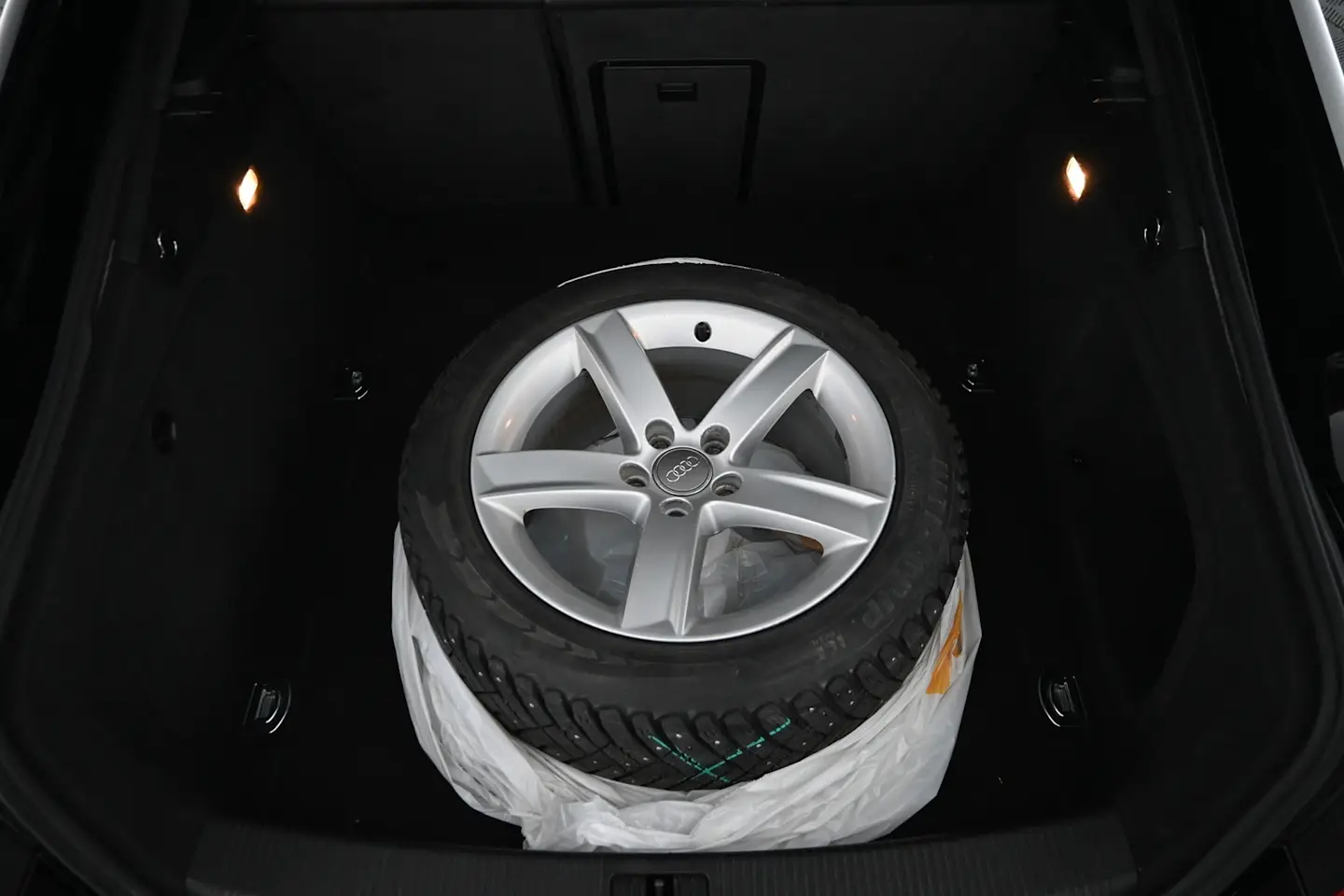 Car Image - 7KTiwod0CILnbFhfe3of72