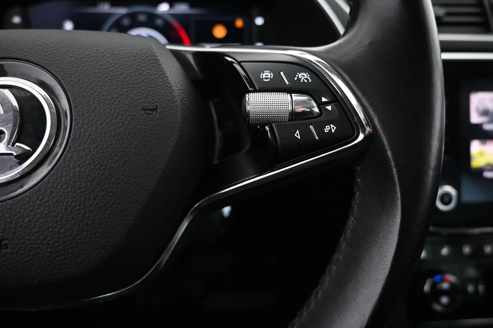 Car Image - yoWYJ7bbNn3bSf7Qz4j5T