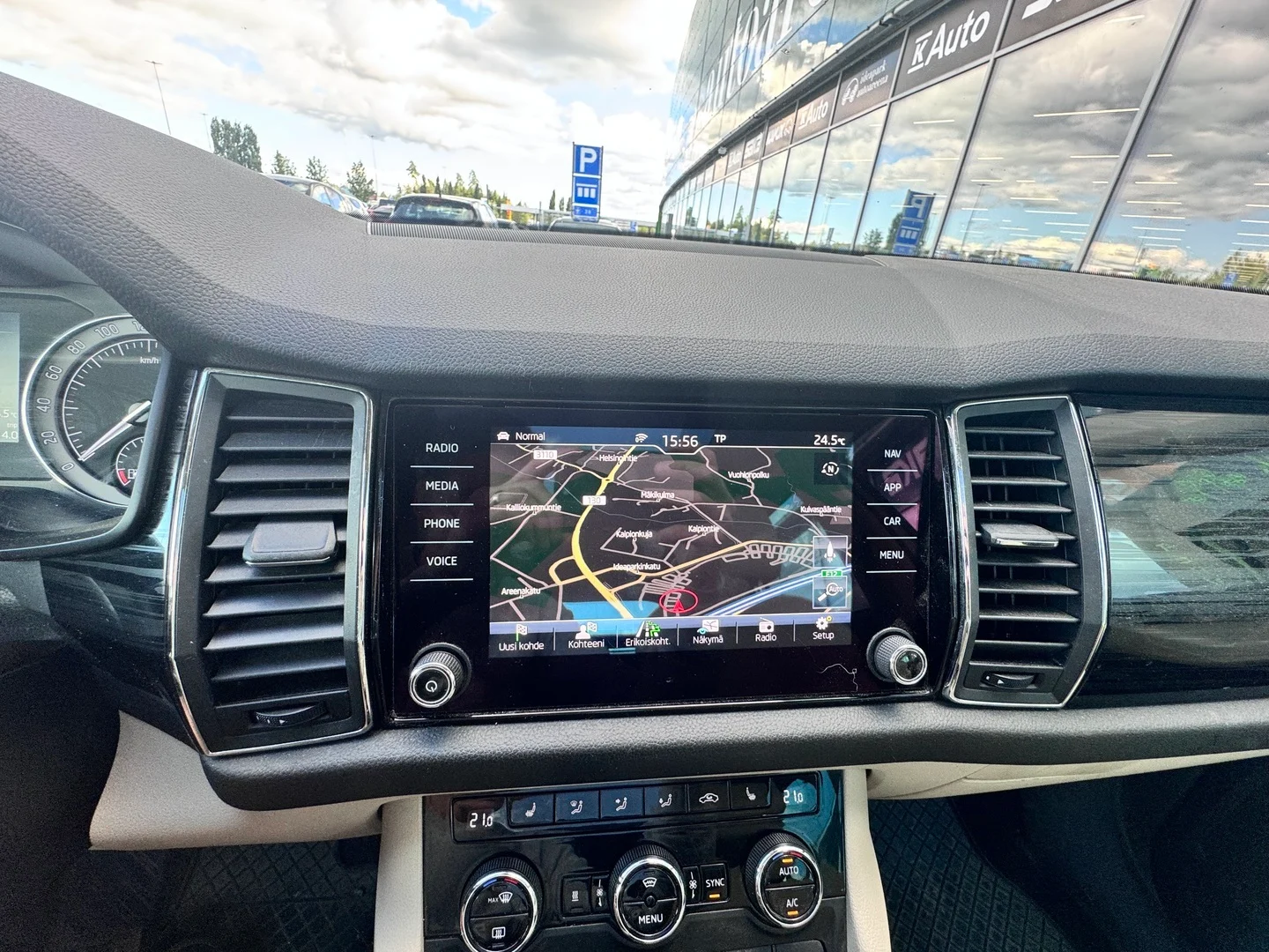Car Image - 2lx2U9gZPkzSpSVUhiGk57