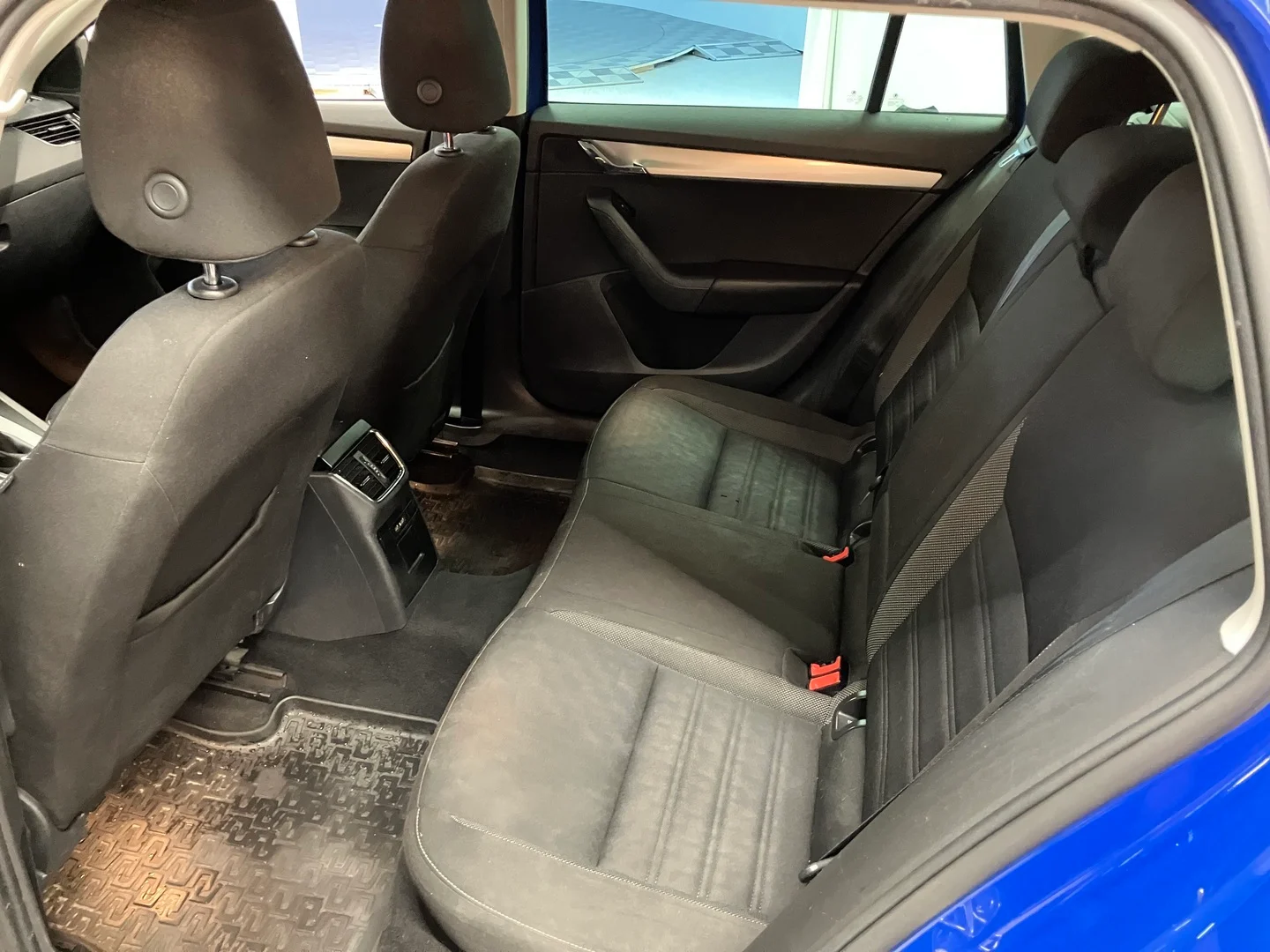 Car Image - 6jRx53eXuRmk89nXHyl0wB