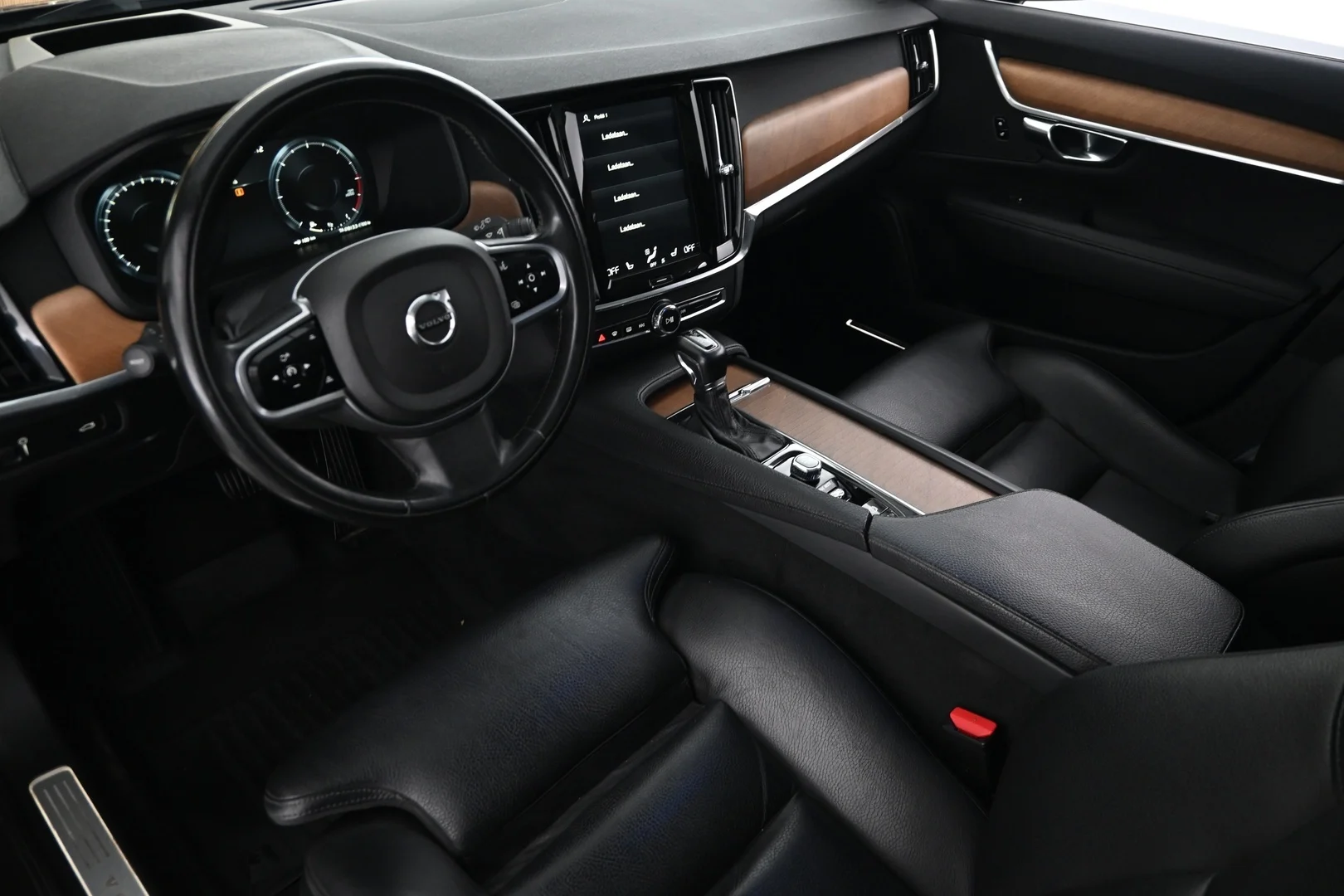 Car Image - aCcdcAkfromRvNpQ3EJvK