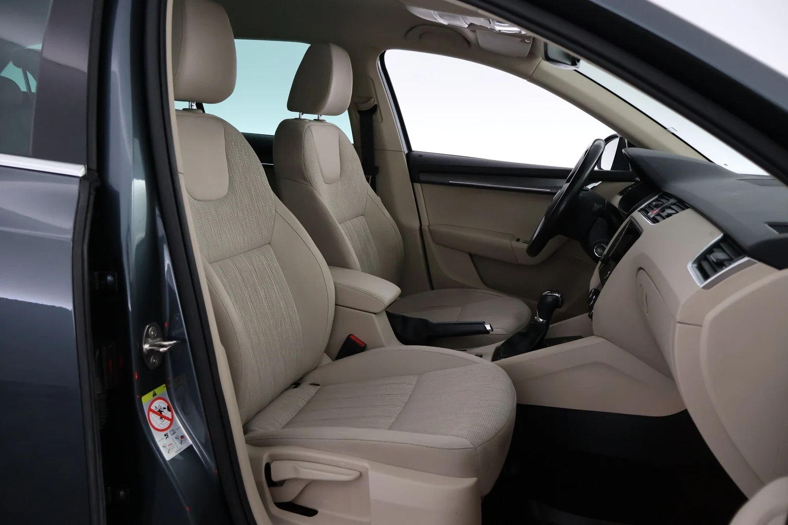 Car Image - 2bg8LmFLACIt1t0nywAlG3