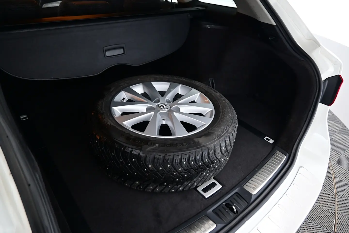 Car Image - 6t3ZrdFqUxmZIyohAquANy