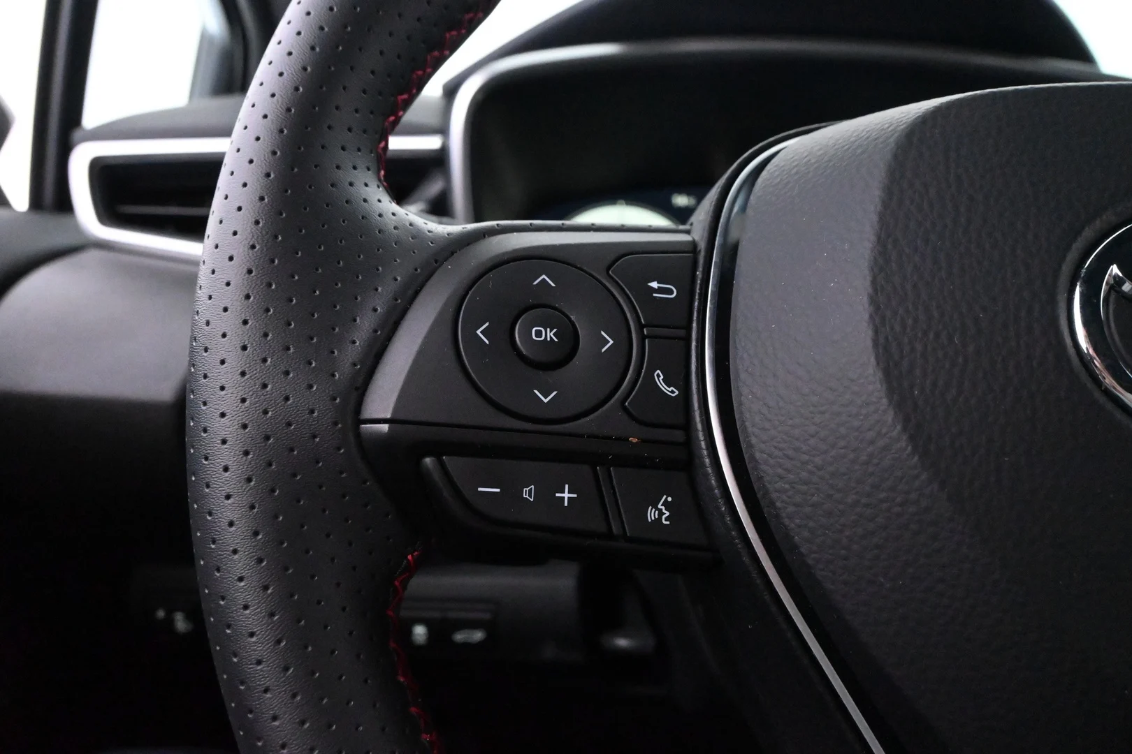 Car Image - 1Lx1Y72VF3r5yUYlL6RI28