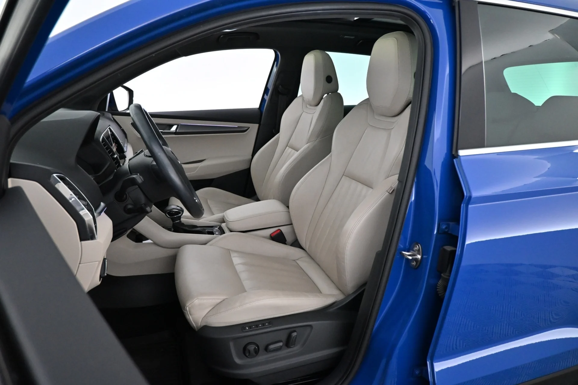 Car Image - 2g1kbCqL9aToLBuHuPmHzk