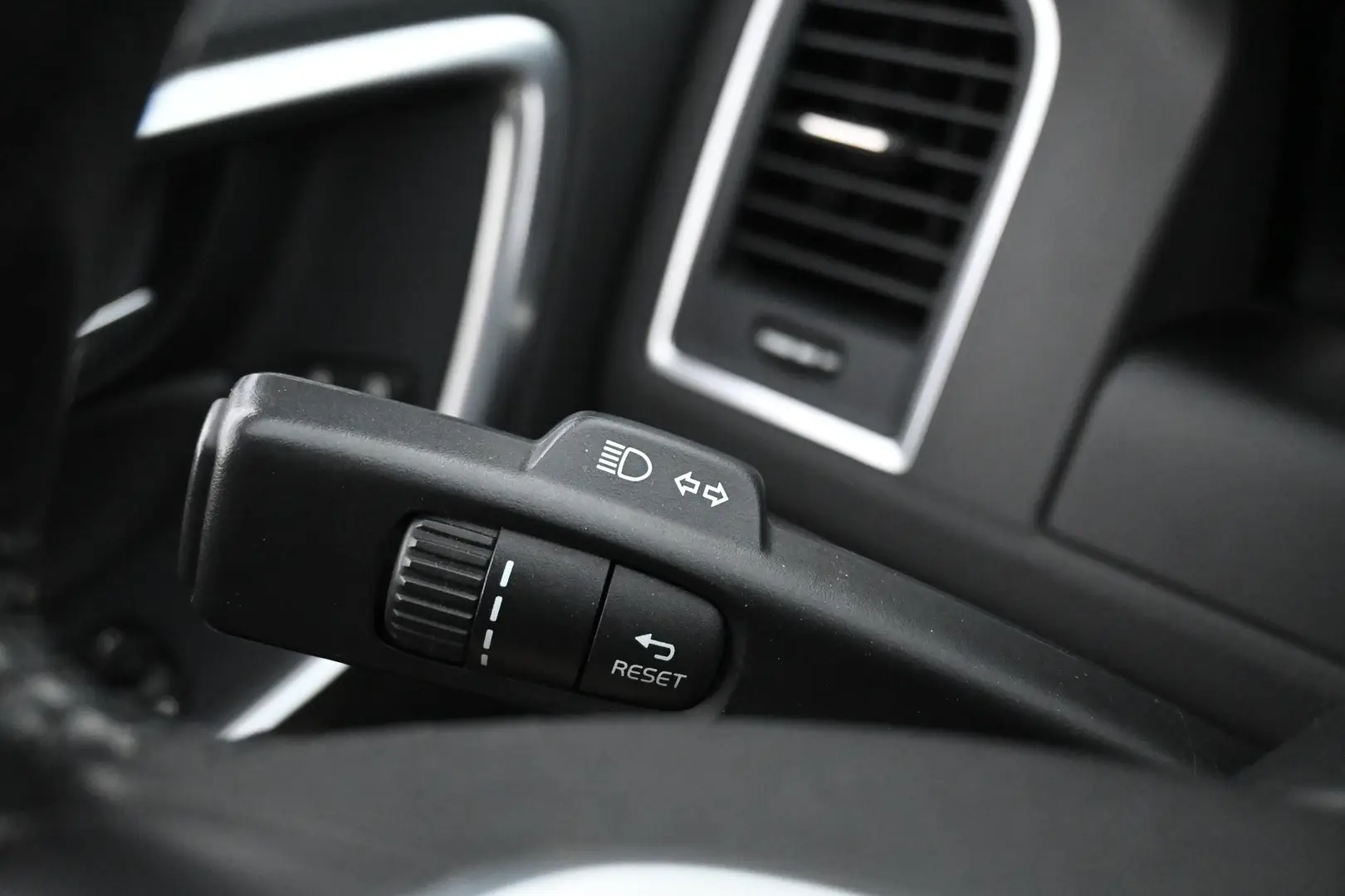 Car Image - 5llrrbFk8GU0Ha0jnGtOxD